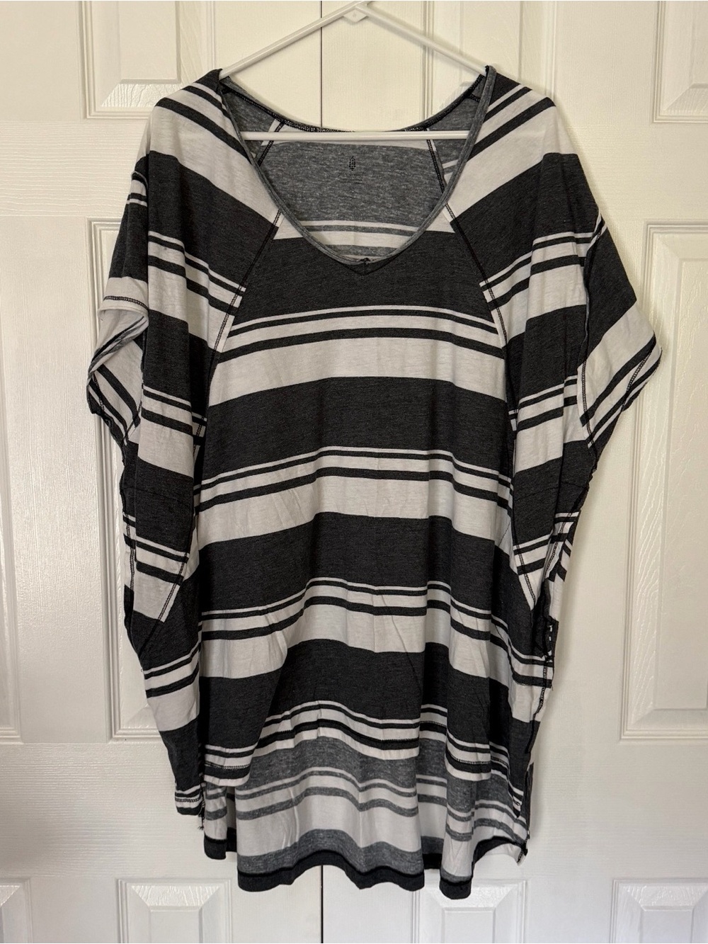 Free People FP movement Tee in Charcoal and White Side Pockets Large